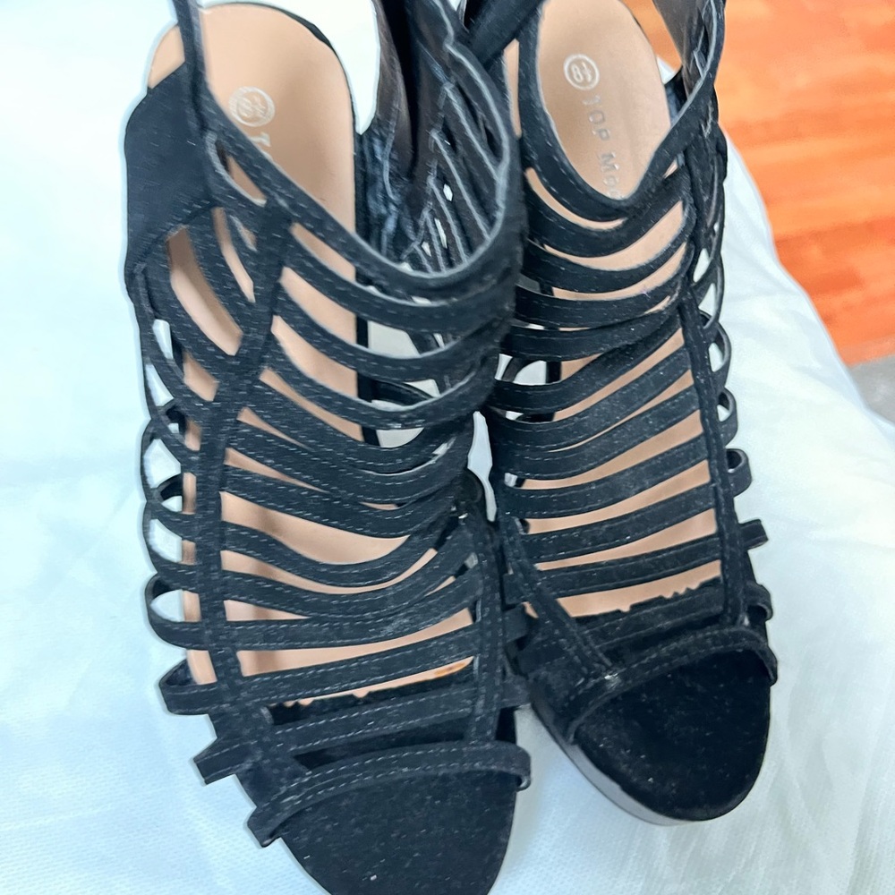 TOP Moda Black Strappy Heels sides zipper.